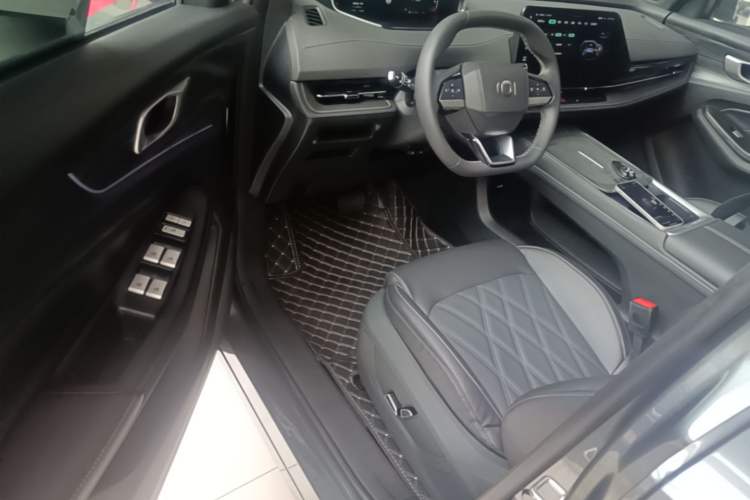 Used CHANGAN NEVO Q05 2025 Truly Delicious Version 125 Deluxe Edition Driver Seat