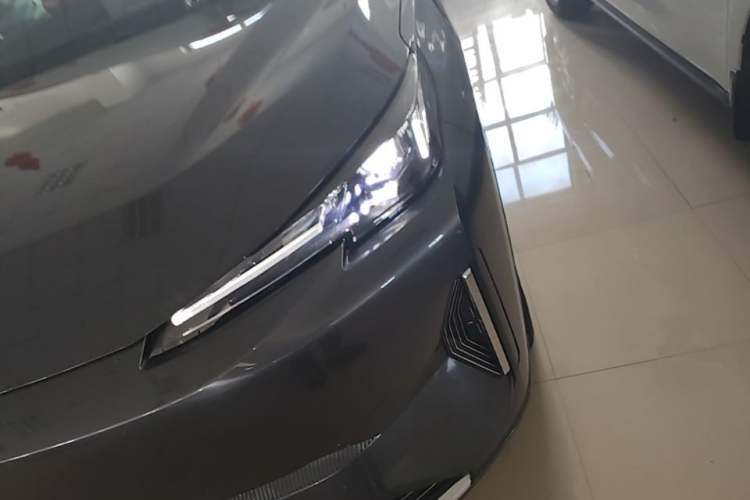 Used CHANGAN NEVO Q05 2025 Truly Delicious Version 125 Leading-Edge Edition Left Front Headlight
