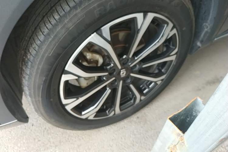 Used CHANGAN NEVO Q05 2025 Truly Delicious Version 125cc Beyond-Excellent Type Left Front Wheel Hub