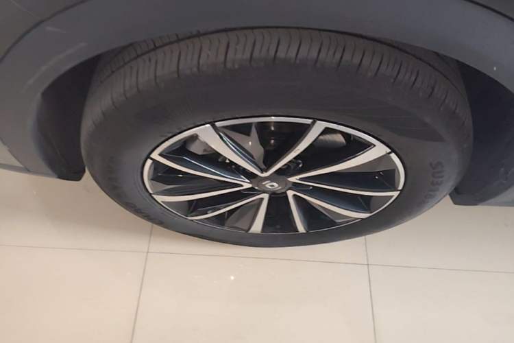 Used CHANGAN NEVO Q05 2025 Truly Delicious Version 125 Leading-Edge Edition Left Front Wheel Hub