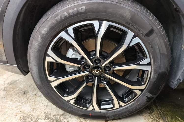 Used CHANGAN NEVO Q05 2025 Truly Delicious Version 125 Deluxe Edition Left Front Wheel Hub