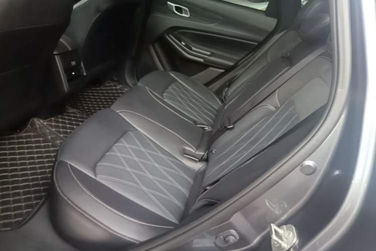 Used CHANGAN NEVO Q05 2025 Truly Delicious Version 125 Deluxe Edition Left Rear Seat
