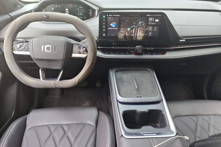 Used CHANGAN NEVO Q05 2025 Truly Delicious Version 125 Deluxe Edition Center Console