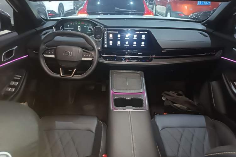 Used CHANGAN NEVO Q05 2025 Truly Delicious Version 125 Deluxe Edition Center Console