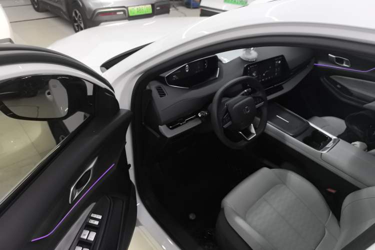 Used CHANGAN NEVO Q05 2025 Truly Delicious Version 125cc Beyond-Excellent Type Driver Seat