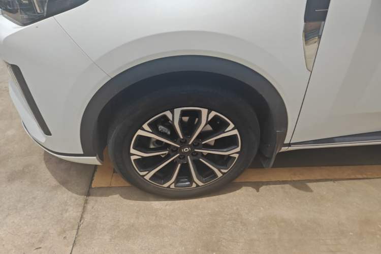 Used CHANGAN NEVO Q05 2025 Truly Delicious Version 125 Deluxe Edition Left Front Wheel Hub