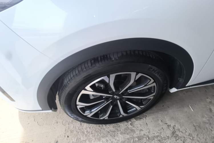 Used CHANGAN NEVO Q05 2025 Truly Delicious Version 125cc Beyond-Excellent Type Left Front Wheel Hub