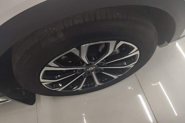 Used CHANGAN NEVO Q05 2025 Truly Delicious Version 125 Deluxe Edition Left Front Wheel Hub