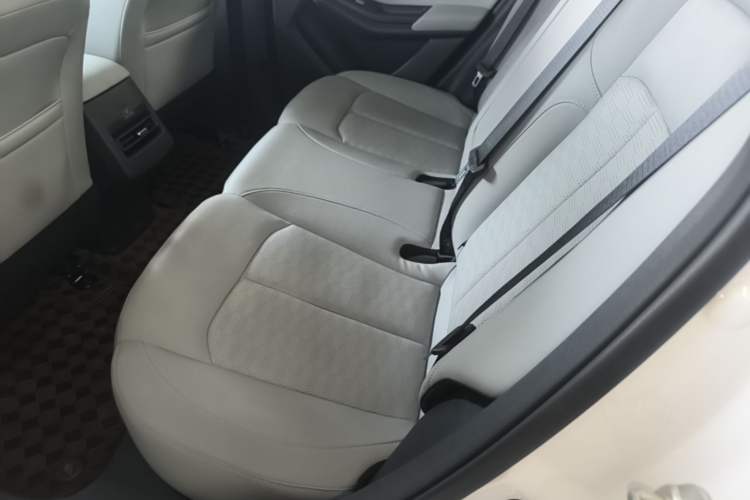 Used CHANGAN NEVO Q05 2025 Truly Delicious Version 125cc Beyond-Excellent Type Left Rear Seat
