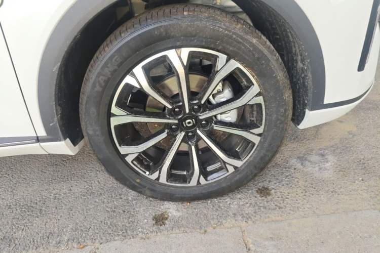 Used CHANGAN NEVO Q05 2025 Truly Delicious Version 125cc Beyond-Excellent Type Right Front Wheel Hub