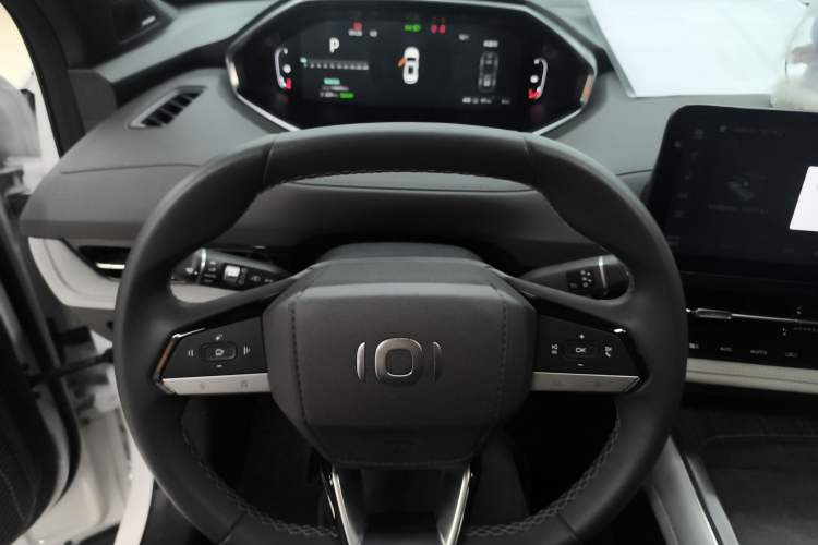 Used CHANGAN NEVO Q05 2025 Truly Delicious Version 125cc Beyond-Excellent Type Steering Wheel