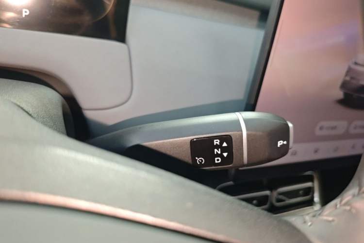 Used CHANGAN NEVO Q05 2026 Model 506Max+ Gear Lever
