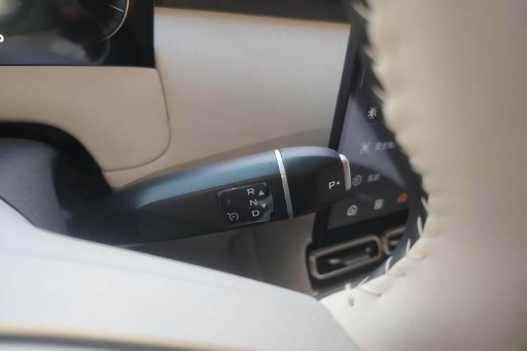 Used CHANGAN NEVO Q05 2026 Model 506 Max Gear Lever