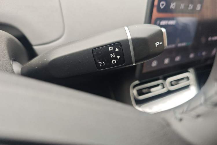 Used CHANGAN NEVO Q05 2026 Model 506 Max Gear Lever