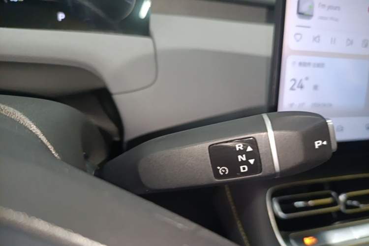 Used CHANGAN NEVO Q05 2026 Model 506 Max Gear Lever