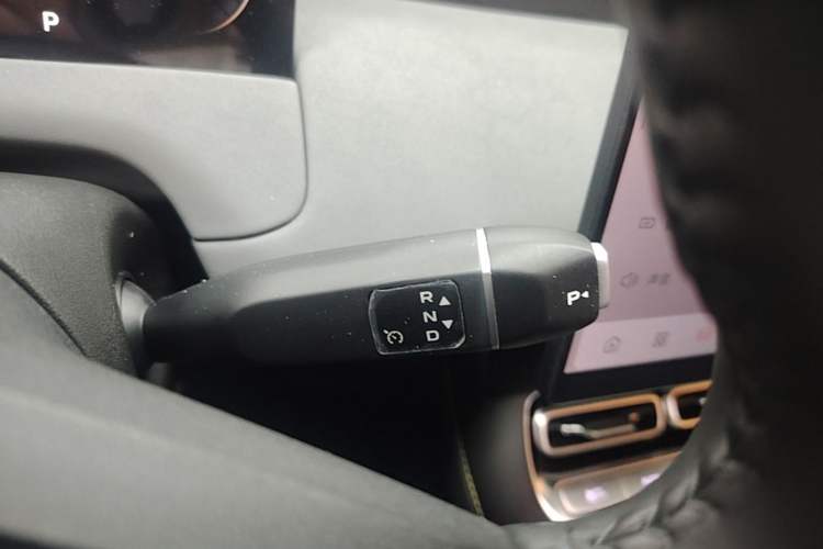 Used CHANGAN NEVO Q05 2026 Model 506 Max Gear Lever