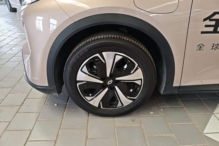 Used CHANGAN NEVO Q05 2026 Model 506Max+ Left Front Wheel Hub