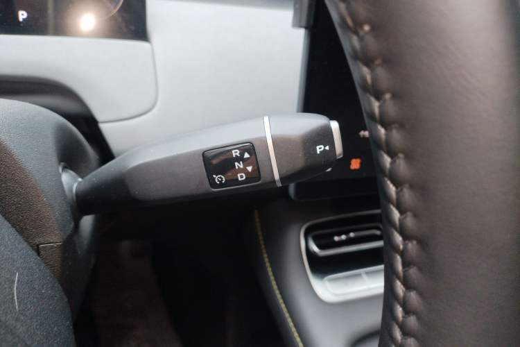 Used CHANGAN NEVO Q05 2026 Model 506 Max Gear Lever