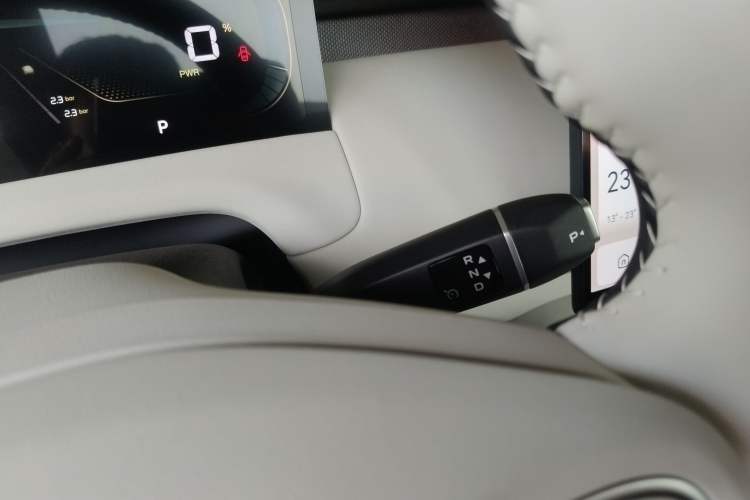 Used CHANGAN NEVO Q05 2026 Model 506 Max Gear Lever