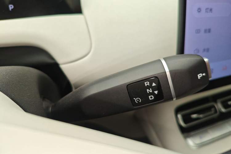 Used CHANGAN NEVO Q05 2026 Model 506 Max Gear Lever