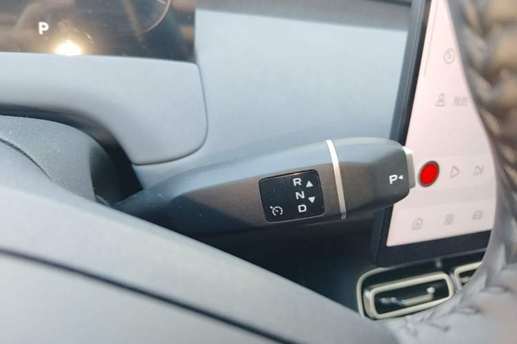Used CHANGAN NEVO Q05 2026 Model 506 Max Gear Lever