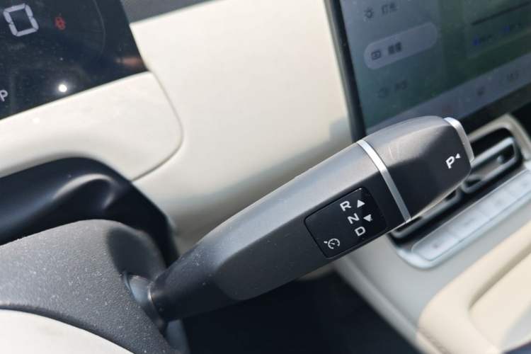 Used CHANGAN NEVO Q05 2026 Model 506 Max Gear Lever
