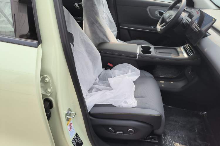 Used CHANGAN NEVO Q05 2026 Model 506 Max Right Front Seat