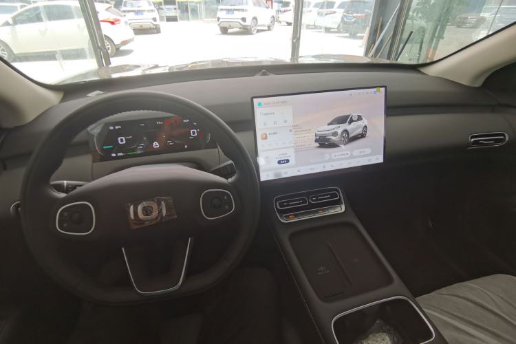 Used CHANGAN NEVO Q05 2026 Model 405Max Center Console