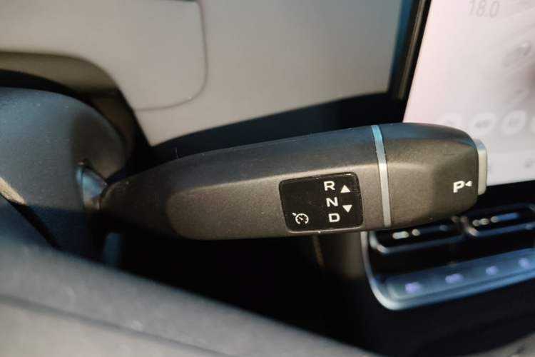 Used CHANGAN NEVO Q05 2026 Model 506 Max Gear Lever