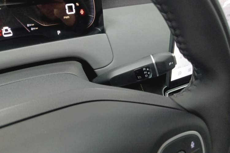 Used CHANGAN NEVO Q05 2026 Model 506 Max Gear Lever