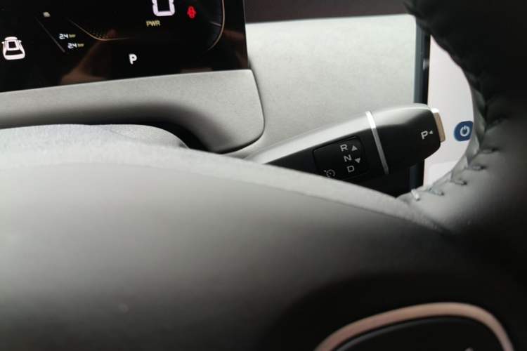 Used CHANGAN NEVO Q05 2026 Model 506 Max Gear Lever