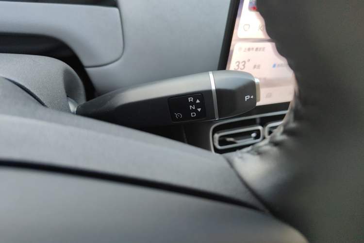Used CHANGAN NEVO Q05 2026 Model 506 Max Gear Lever