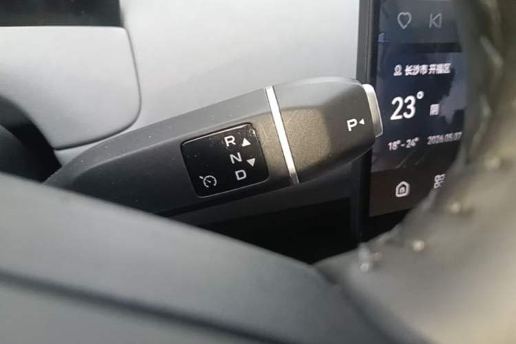 Used CHANGAN NEVO Q05 2026 Model 506 Max Gear Lever