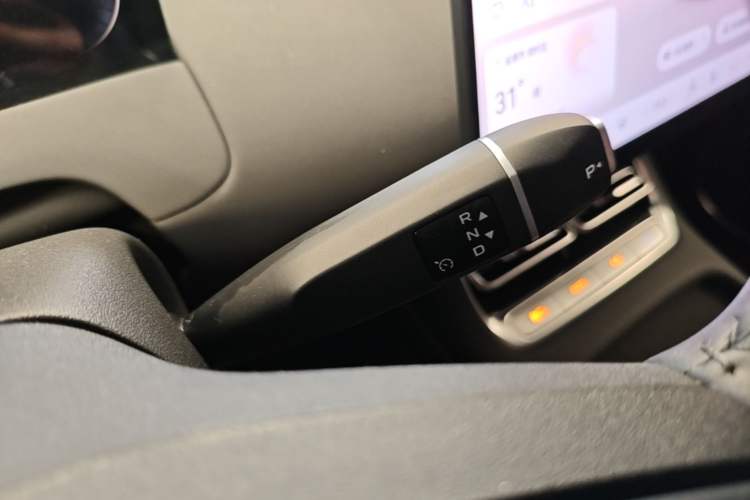 Used CHANGAN NEVO Q05 2026 Model 506Max+ Gear Lever