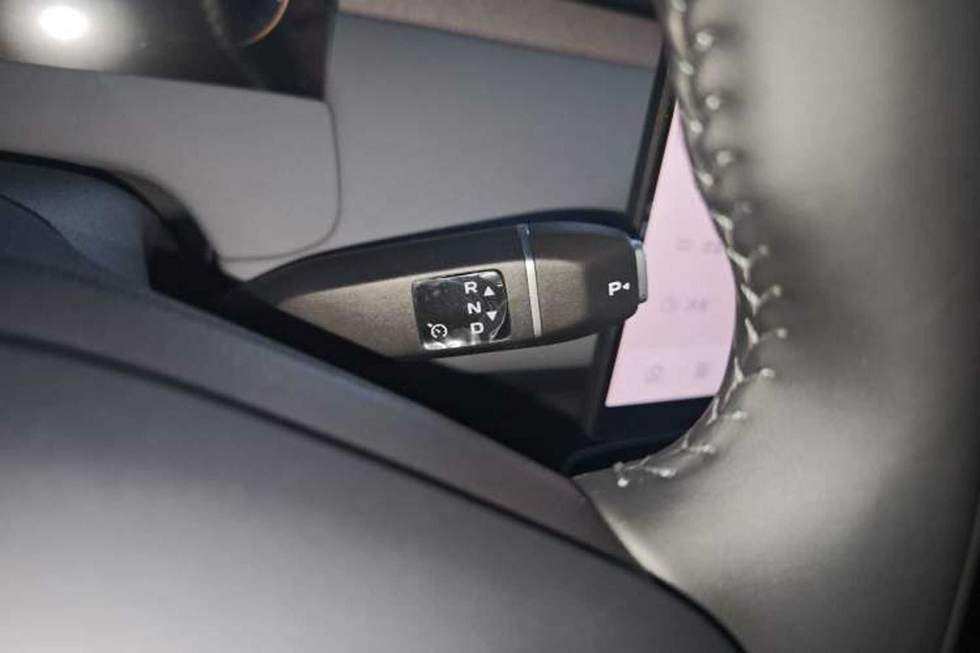 Used CHANGAN NEVO Q05 2026 Model 506 Max Gear Lever