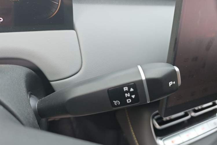 Used CHANGAN NEVO Q05 2026 Model 405Max Gear Lever