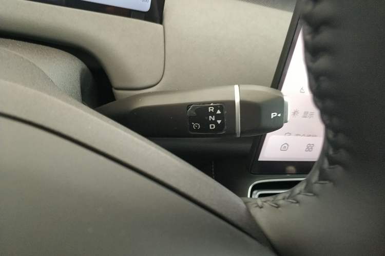 Used CHANGAN NEVO Q05 2026 Model 506 Laser Ultra+ Gear Lever