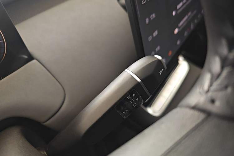 Used CHANGAN NEVO Q05 2026 Model 506 Max Gear Lever