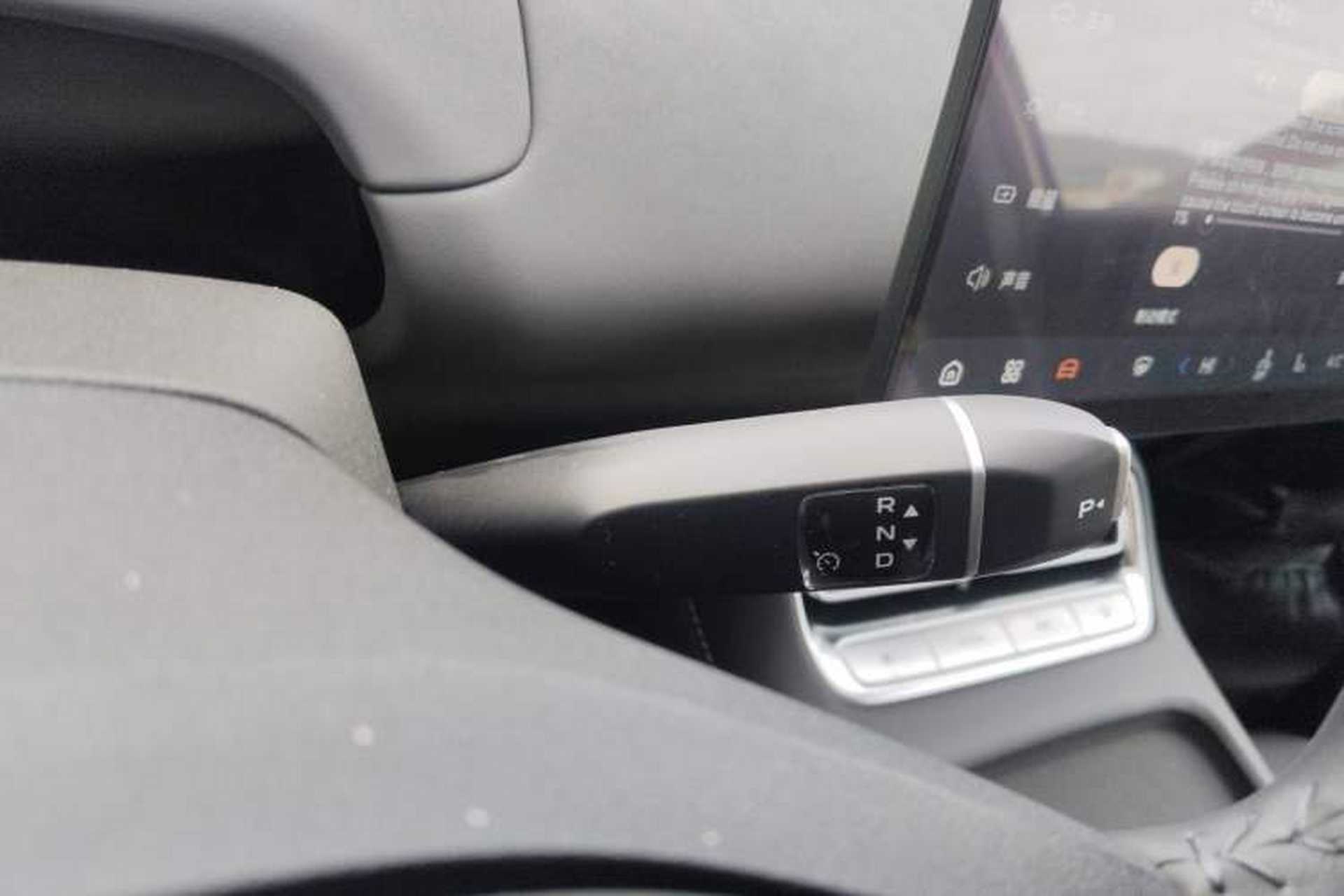 Used CHANGAN NEVO Q05 2026 Model 506 Max Gear Lever