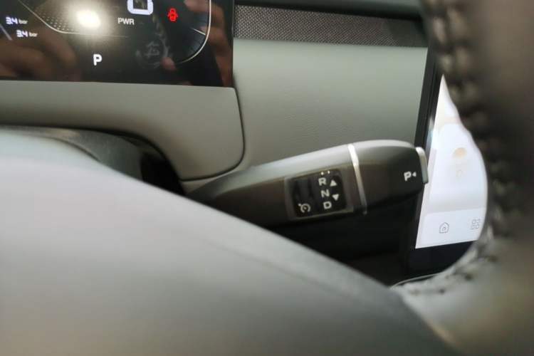 Used CHANGAN NEVO Q05 2026 Model 405Max Gear Lever