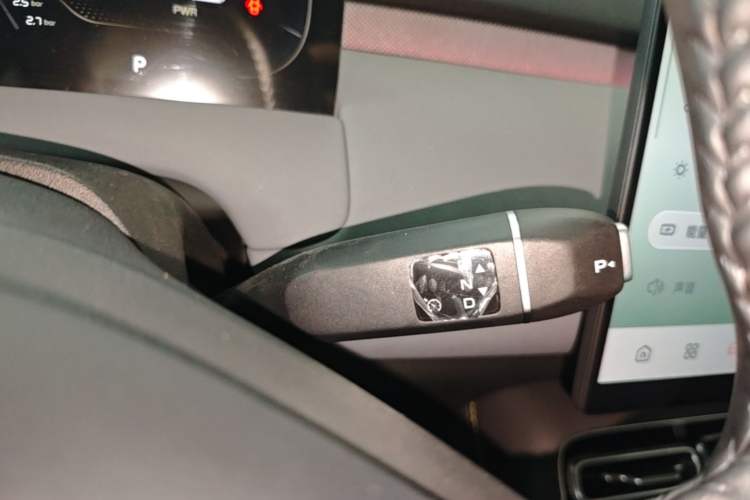 Used CHANGAN NEVO Q05 2026 Model 506Max+ Gear Lever
