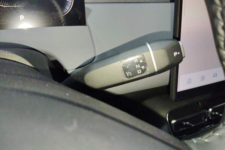 Used CHANGAN NEVO Q05 2026 Model 506 Max Gear Lever
