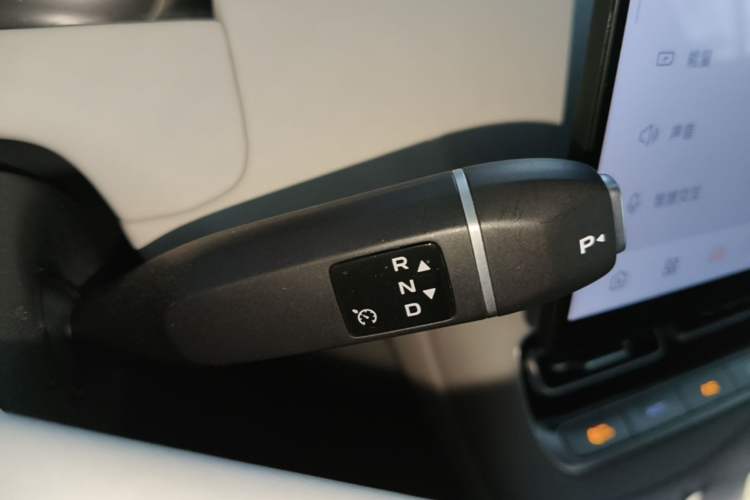 Used CHANGAN NEVO Q05 2026 Model 506Max+ Gear Lever