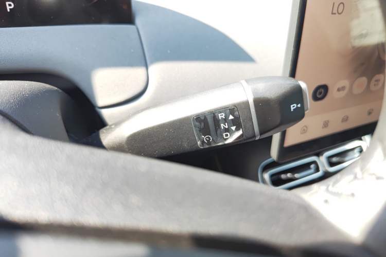 Used CHANGAN NEVO Q05 2026 Model 506Max+ Gear Lever