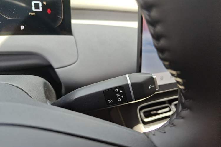 Used CHANGAN NEVO Q05 2026 Model 506 Max Gear Lever