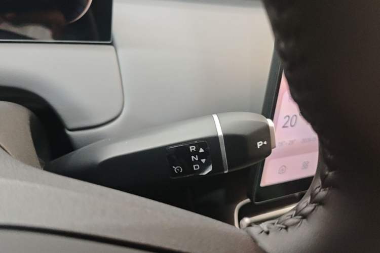Used CHANGAN NEVO Q05 2026 Model 405Max Gear Lever