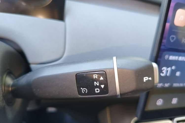 Used CHANGAN NEVO Q05 2026 Model 506 Max Gear Lever