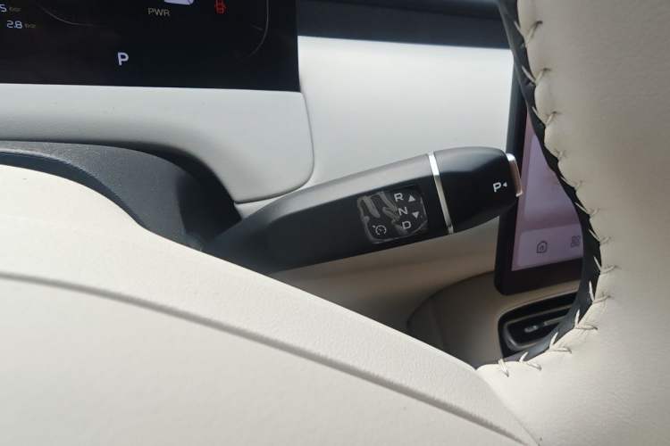 Used CHANGAN NEVO Q05 2026 Model 405Max Gear Lever