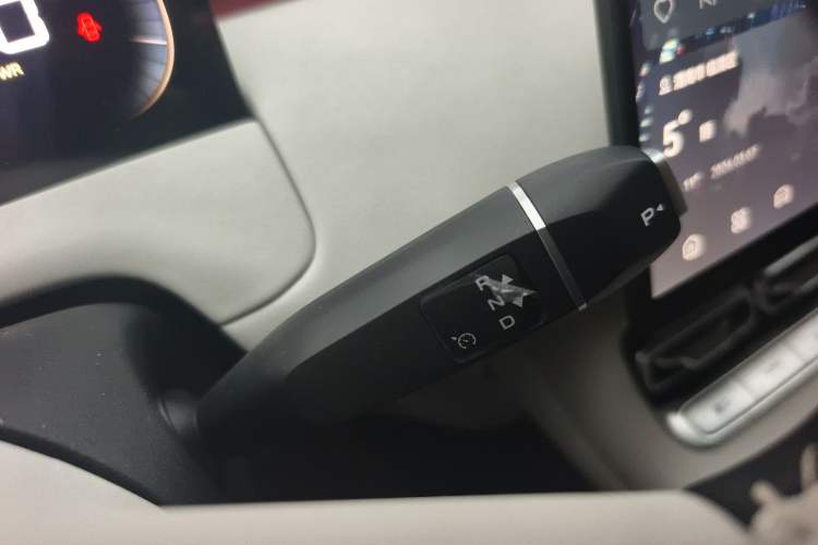 Used CHANGAN NEVO Q05 2026 Model 506 Max Gear Lever