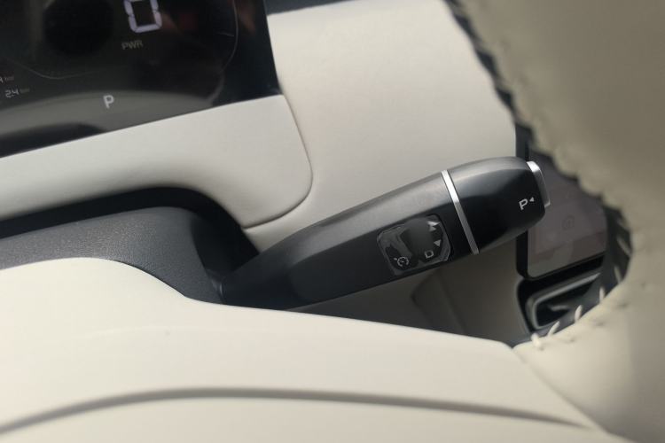 Used CHANGAN NEVO Q05 2026 Model 506 Max Gear Lever